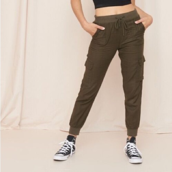 Garage Green Cargo Pantsnull